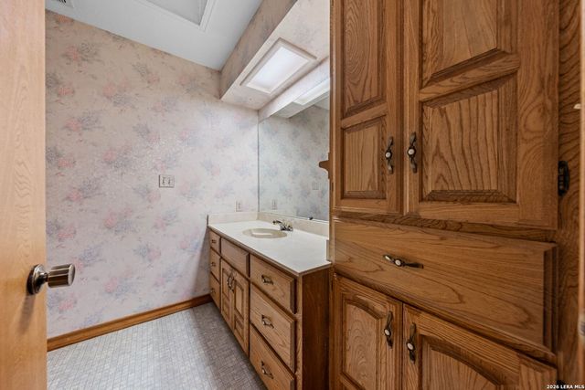 162 Oak Wood Rd, Kerrville, TX 78028