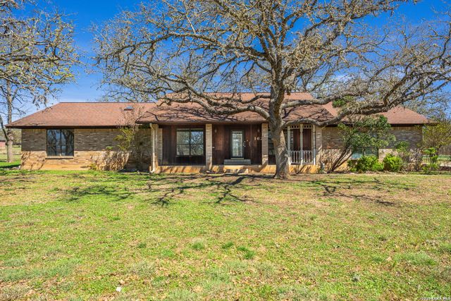 162 Oak Wood Rd, Kerrville, TX 78028