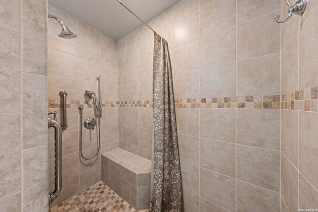 162 Oak Wood Rd, Kerrville, TX 78028