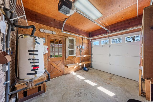 162 Oak Wood Rd, Kerrville, TX 78028