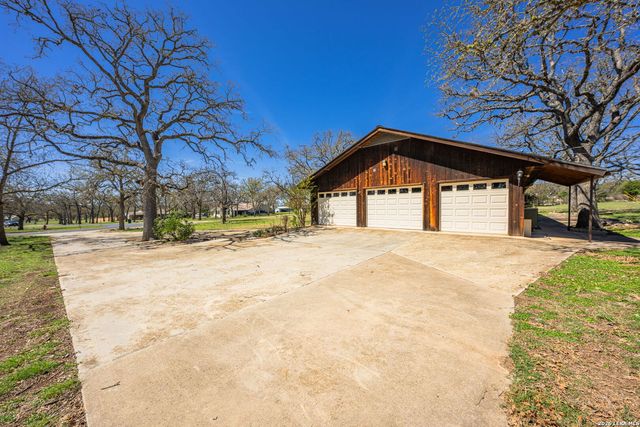 162 Oak Wood Rd, Kerrville, TX 78028