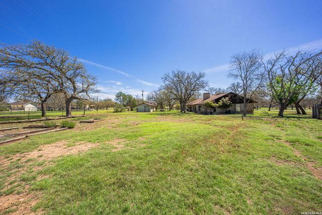 162 Oak Wood Rd, Kerrville, TX 78028