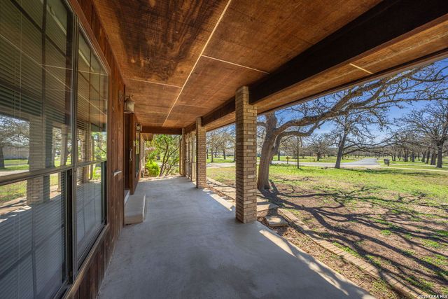 162 Oak Wood Rd, Kerrville, TX 78028
