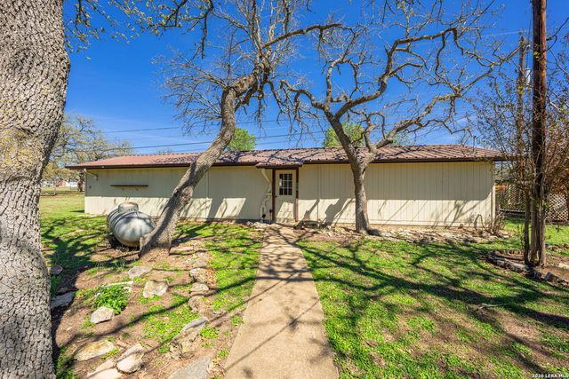 162 Oak Wood Rd, Kerrville, TX 78028