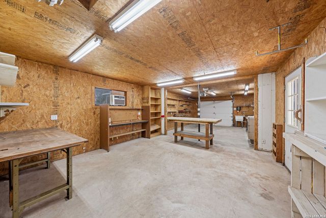 162 Oak Wood Rd, Kerrville, TX 78028