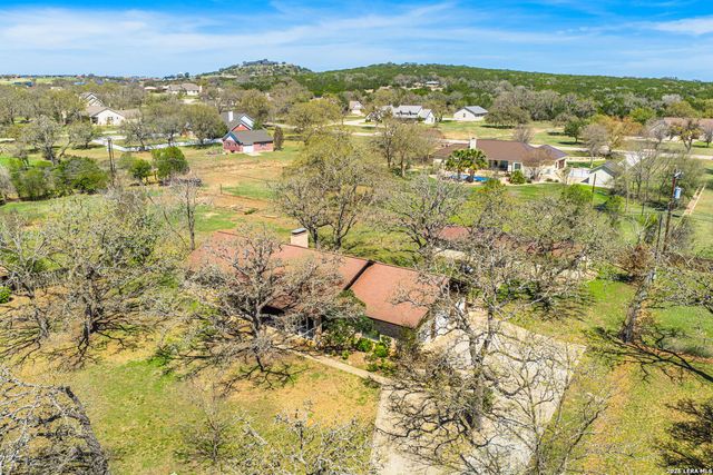 162 Oak Wood Rd, Kerrville, TX 78028