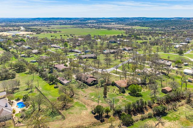 162 Oak Wood Rd, Kerrville, TX 78028