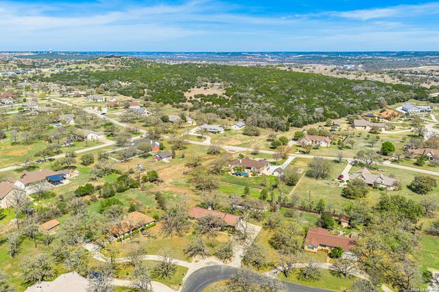 162 Oak Wood Rd, Kerrville, TX 78028