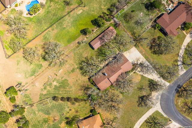 162 Oak Wood Rd, Kerrville, TX 78028