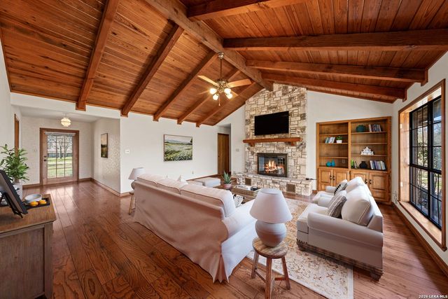 162 Oak Wood Rd, Kerrville, TX 78028