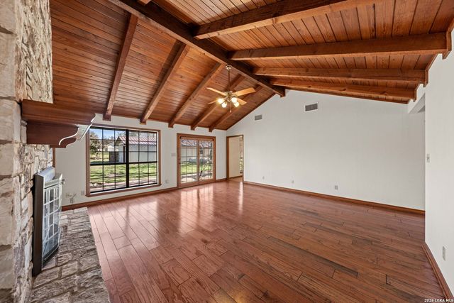 162 Oak Wood Rd, Kerrville, TX 78028