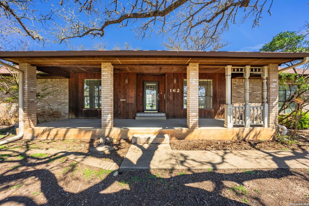 162 Oak Wood Rd, Kerrville, TX 78028