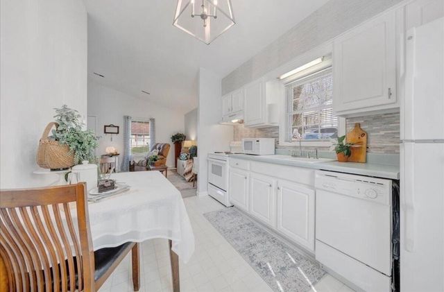 1415 Eanes RD SE, Roanoke, VA 24014