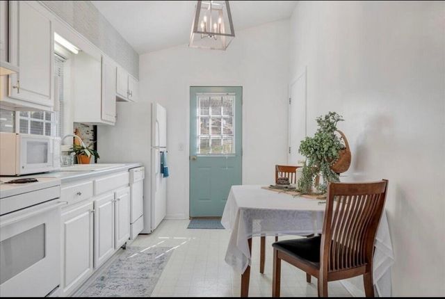 1415 Eanes RD SE, Roanoke, VA 24014