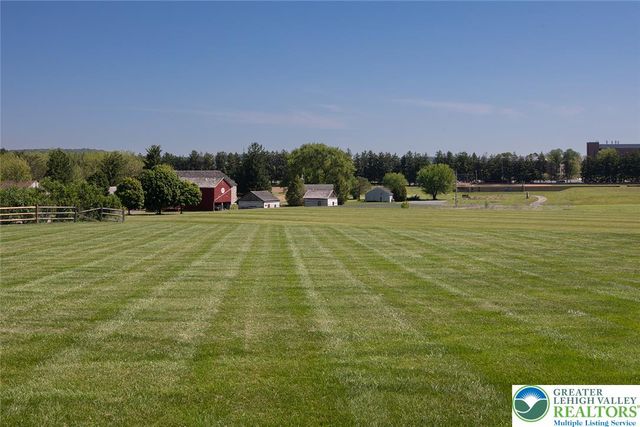 87 Ivy League Drive, Maxatawny Twp, PA 19530