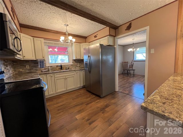 204 Reed Drive, Flat Rock, NC 28731