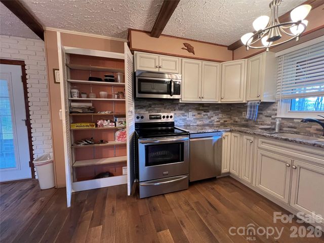 204 Reed Drive, Flat Rock, NC 28731