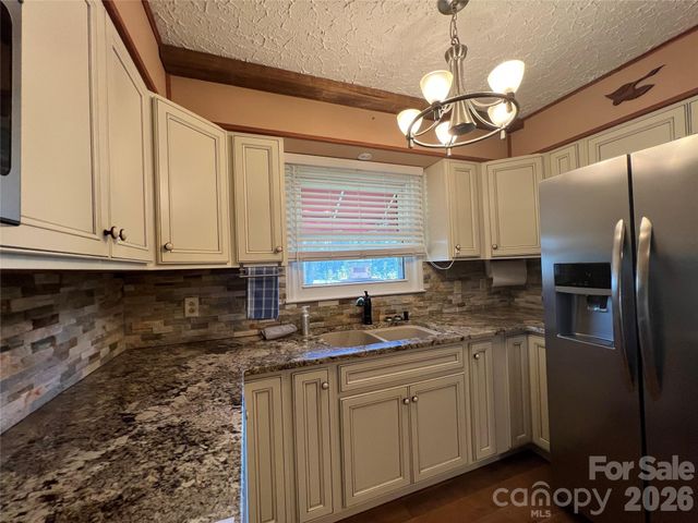 204 Reed Drive, Flat Rock, NC 28731