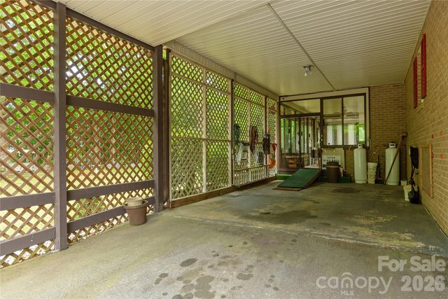 204 Reed Drive, Flat Rock, NC 28731