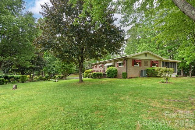 204 Reed Drive, Flat Rock, NC 28731