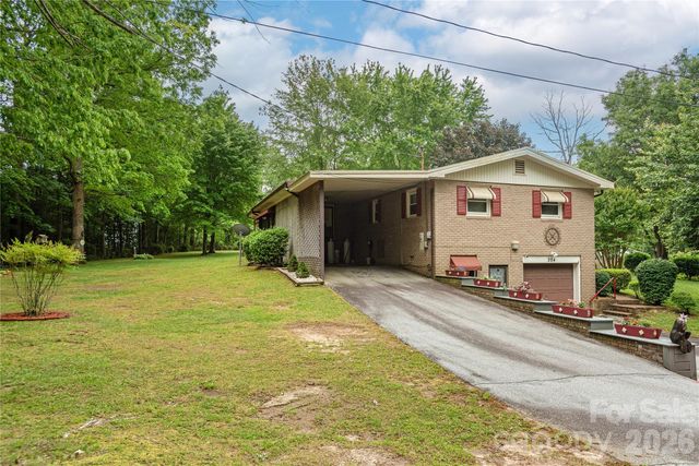 204 Reed Drive, Flat Rock, NC 28731