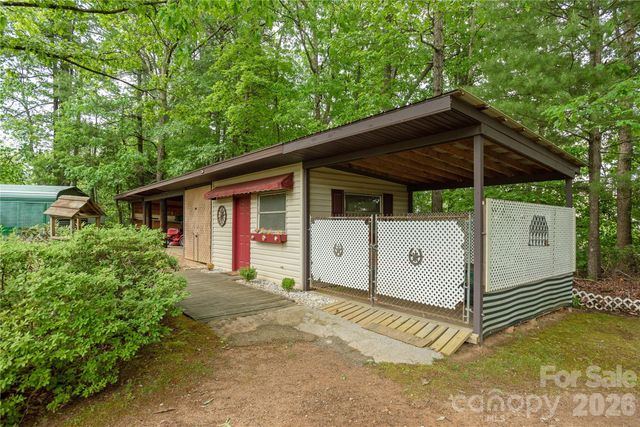 204 Reed Drive, Flat Rock, NC 28731