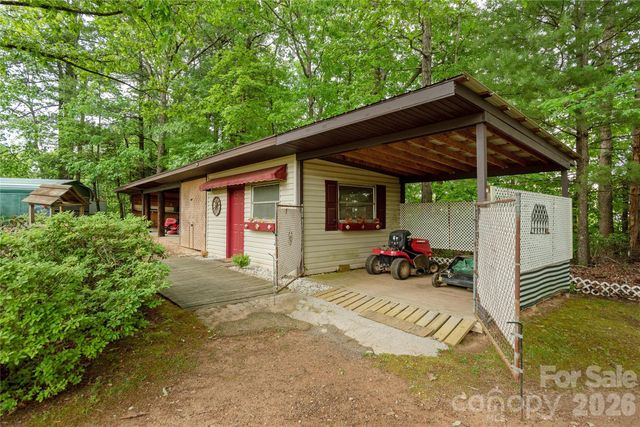204 Reed Drive, Flat Rock, NC 28731