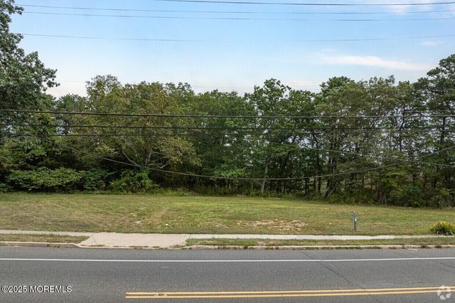 354 Lakehurst Road, Toms River, NJ 08755