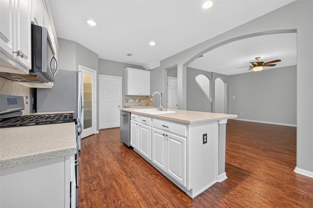 15 Bellisima Court, The Woodlands, TX 77384