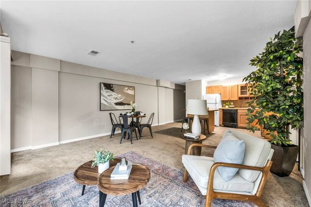 2222 Detroit Road 304, Cleveland, OH 44113