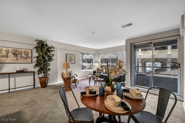 2222 Detroit Road 304, Cleveland, OH 44113