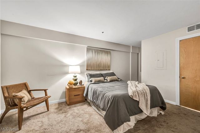 2222 Detroit Road 304, Cleveland, OH 44113