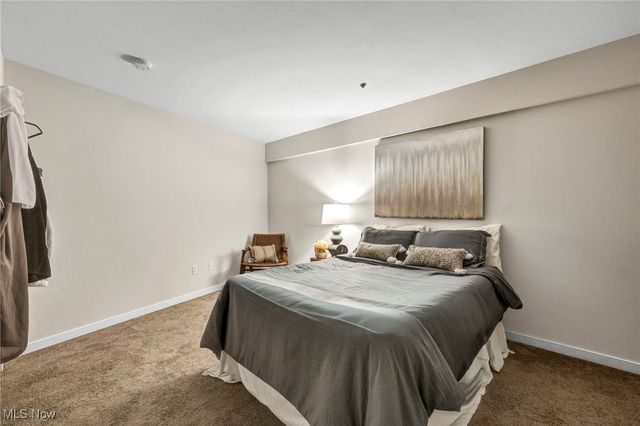 2222 Detroit Road 304, Cleveland, OH 44113