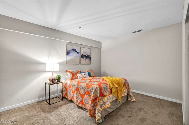 2222 Detroit Road 304, Cleveland, OH 44113