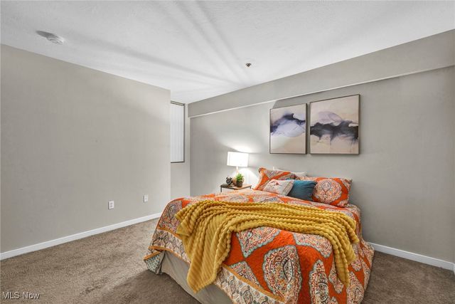 2222 Detroit Road 304, Cleveland, OH 44113