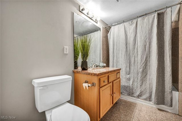 2222 Detroit Road 304, Cleveland, OH 44113