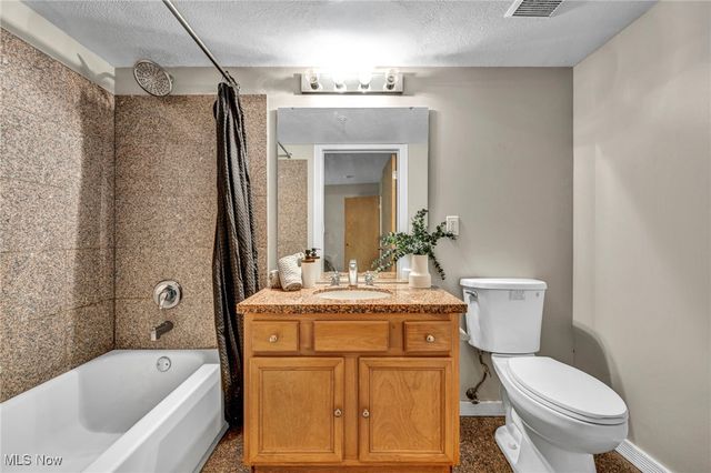 2222 Detroit Road 304, Cleveland, OH 44113