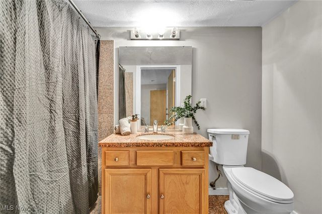 2222 Detroit Road 304, Cleveland, OH 44113