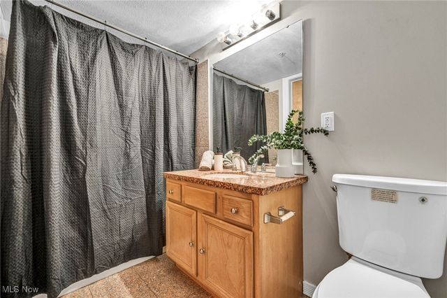 2222 Detroit Road 304, Cleveland, OH 44113