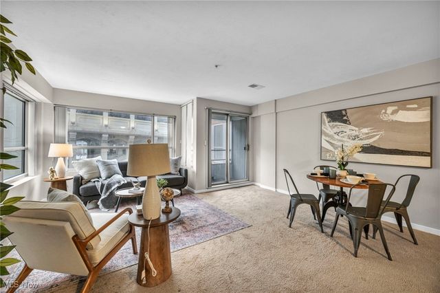 2222 Detroit Road 304, Cleveland, OH 44113