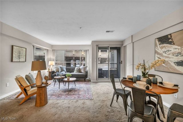 2222 Detroit Road 304, Cleveland, OH 44113