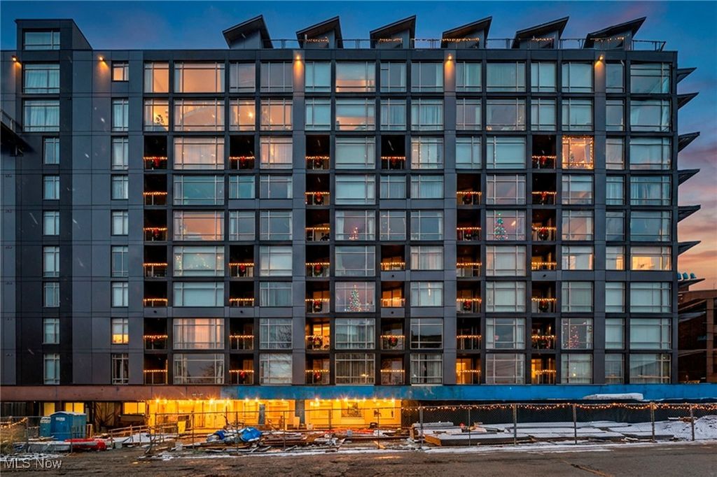 2222 Detroit Road 304, Cleveland, OH 44113