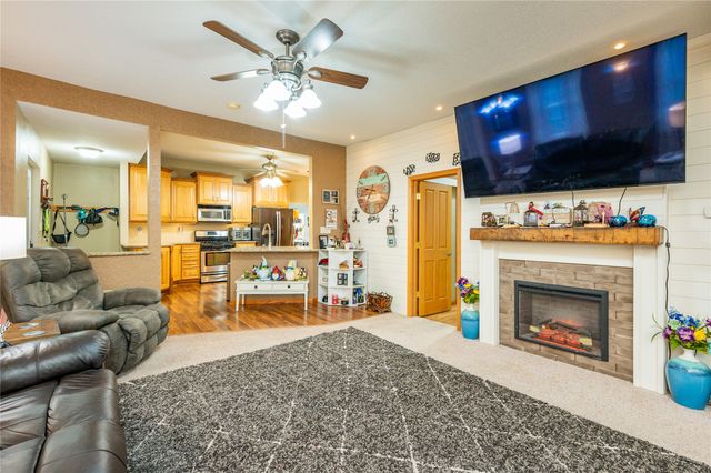 215 W Spring Street, Colfax, IA 50054