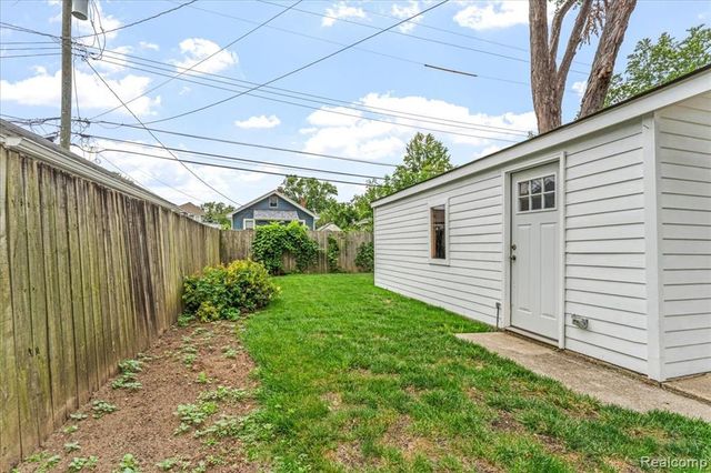 2254 Dorothea Road, Berkley, MI 48072