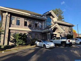 1781 Liberty St SE 100, Salem, OR 97302