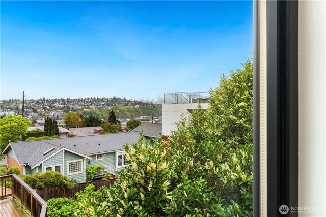 2528 27th Avenue W, Seattle, WA 98199