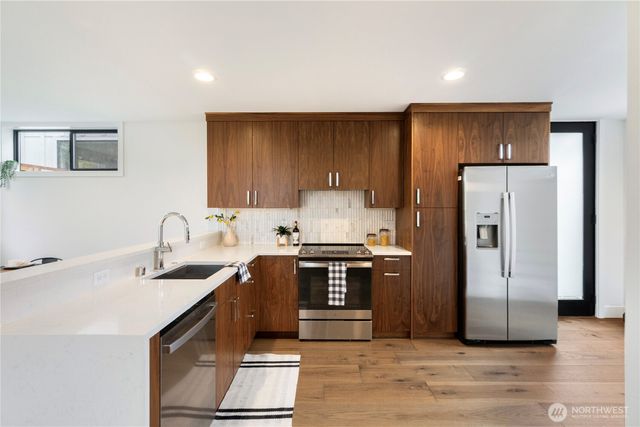 2528 27th Avenue W, Seattle, WA 98199