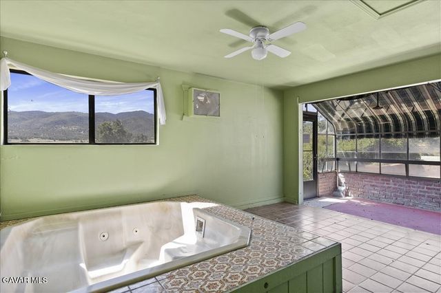 20476 Old Town Road, Tehachapi, CA 93561