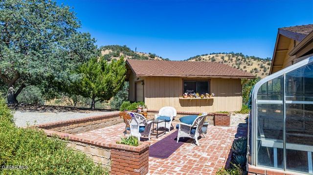 20476 Old Town Road, Tehachapi, CA 93561