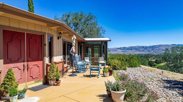 20476 Old Town Road, Tehachapi, CA 93561